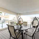 Apartman Elegant 2br Retreat In The Heart Of Brassó