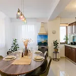 Elegant 2br Retreat In The Heart Of Apartman *