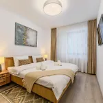 Elegant 2br Retreat In The Heart Of 아파트 *