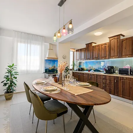 Elegant 2br Retreat In The Heart Of Брашов