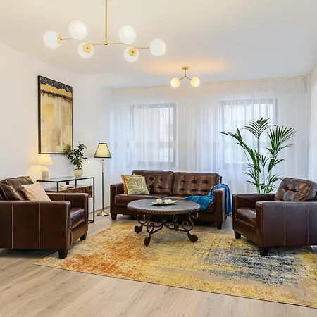 Elegant 2br Retreat In The Heart Of 아파트 브라쇼브