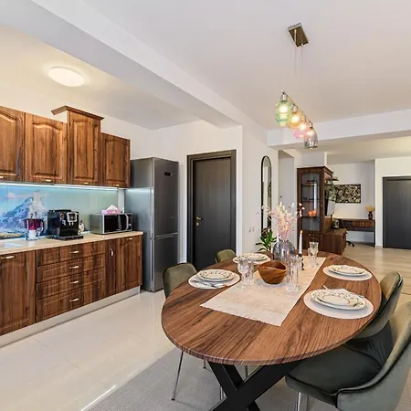 아파트 Elegant 2br Retreat In The Heart Of