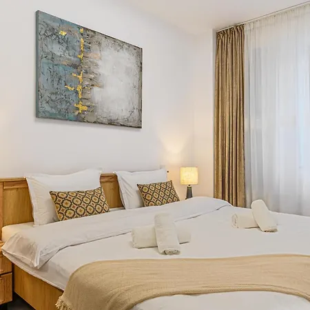 Elegant 2br Retreat In The Heart Of * Brașov
