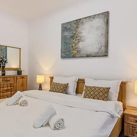 Elegant 2br Retreat In The Heart Of Апартаменты