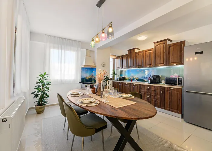 Elegant 2br Retreat In The Heart Of Braşov