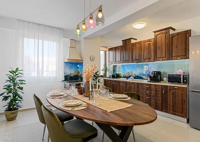 Elegant 2br Retreat In The Heart Of Braşov