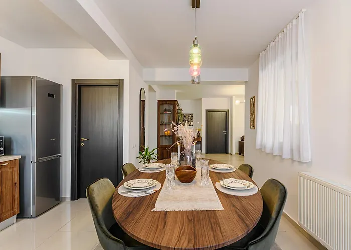 Apartament Elegant 2br Retreat In The Heart Of