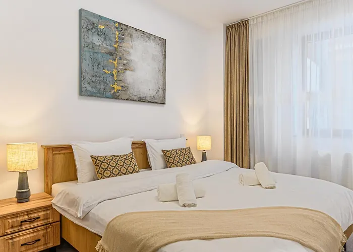 Elegant 2br Retreat In The Heart Of * Braşov