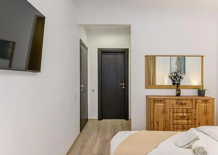 Elegant 2br Retreat In The Heart Of * Braşov