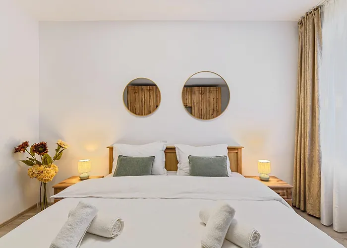 Elegant 2br Retreat In The Heart Of *