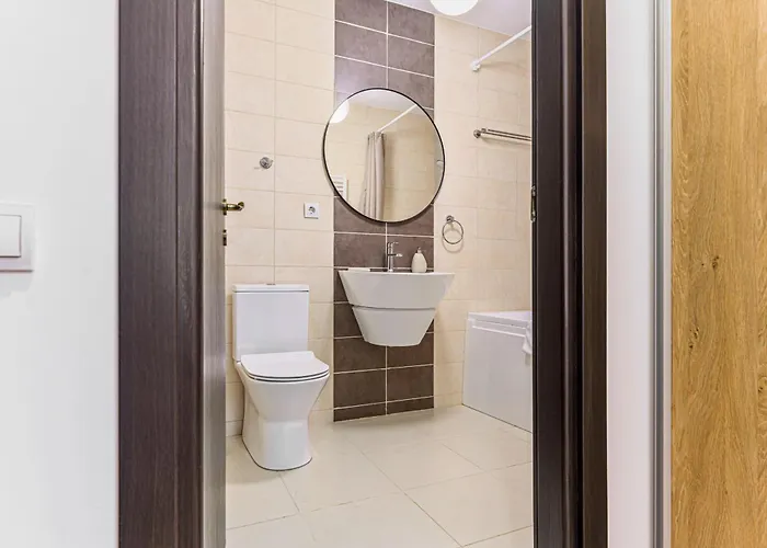 Elegant 2br Retreat In The Heart Of Apartament *