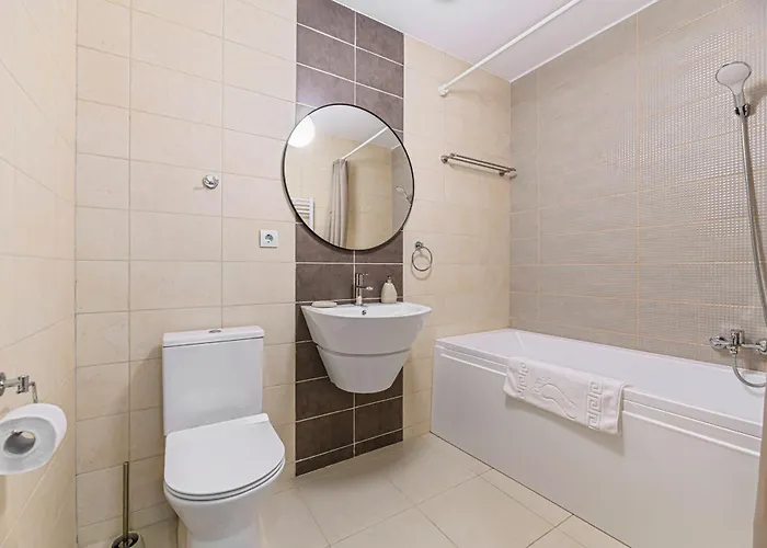 Apartament Elegant 2br Retreat In The Heart Of