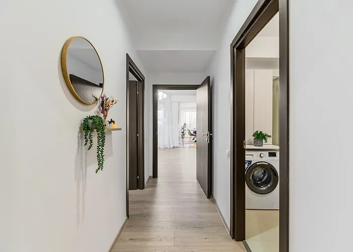 Elegant 2br Retreat In The Heart Of Apartament Brașov